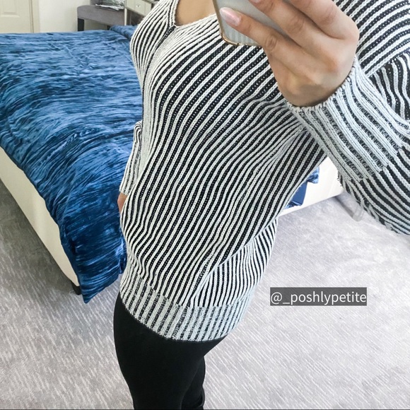 Bohme vertical striped white & black v-neck knit wear sweater long sleeve  top - Picture 10 of 15